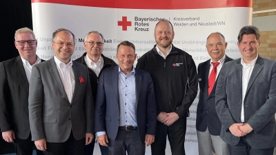 Bei der Mitgliederversammlung wurde die Vorstandschaft neu gewählt. Der wiedergewählte 1. Vorsitzende, Landrat Andreas Meier (3.v.r.), kann hier nahezu komplett auf das bewährte Team aus der vergangenen Wahlperiode bauen. (Bild: Eva-Maria Bühler)