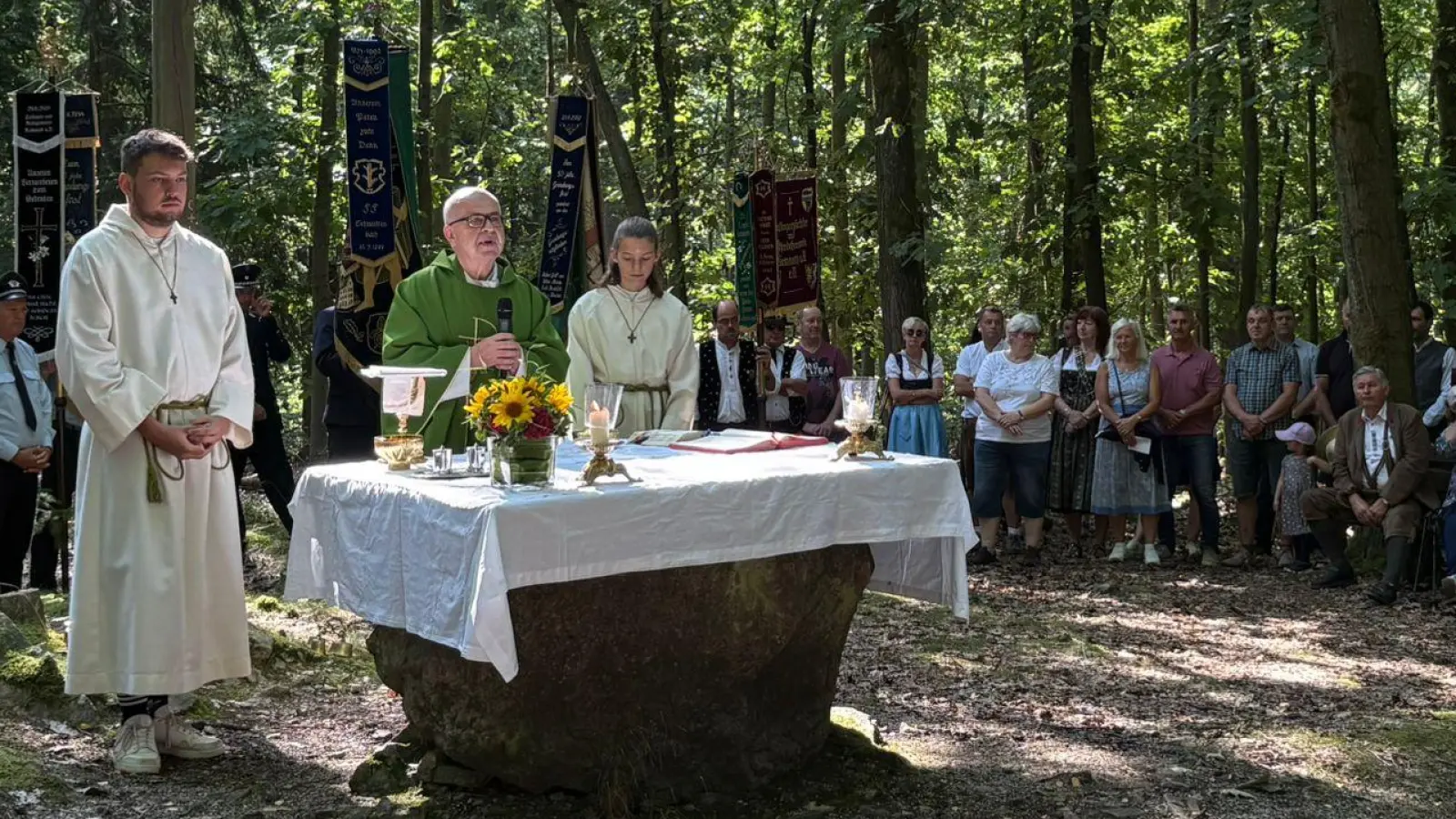 Festgottesdienst am Gipfelkreuz (Bild: Xaver Meier)
