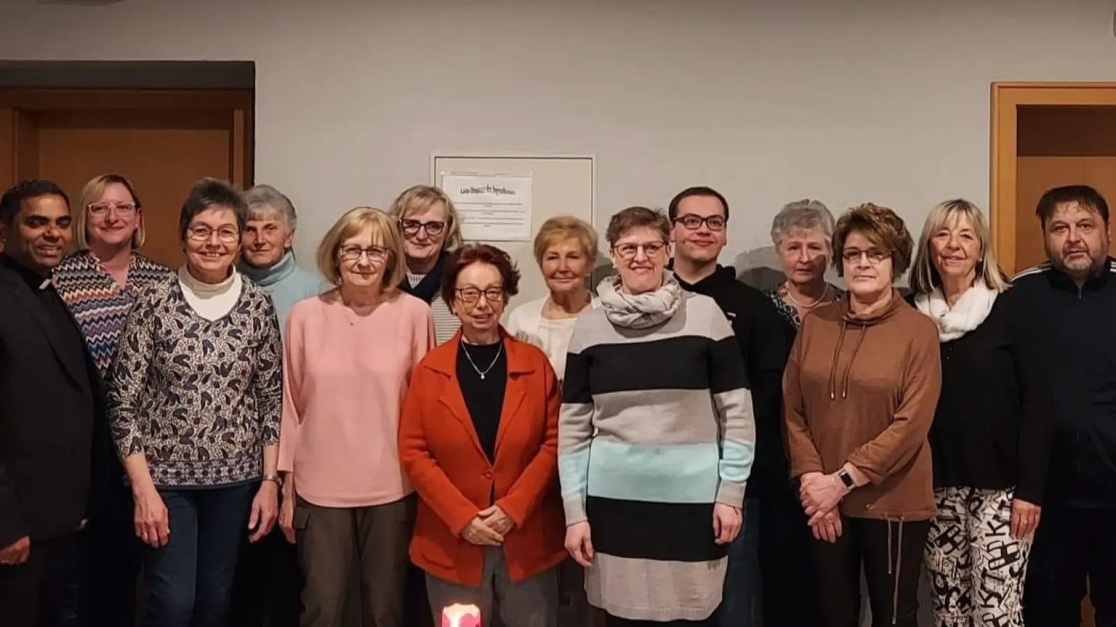 Der neue Vorstand der KAB-Neusorg-Riglasreuth (von links) Präses Pfarrer Julius Johnrose, Kassenprüferin Simone König, Sprecherin des Leitungsteams Gabi Söllner, Maria Wegmann, Rita Kormann, Kassiererin Christine Dux, Marianne Fütterer, Irmgard Dumler, stellvertretende Sprecherin Sabine Philipp, Sebastian Daubner, Ingrid Prechtl, Irmgard Keck, Gerlinde Schützenmeier und Alexander Hörl. (Bild: Alexander Hörl/exb)