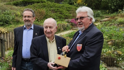 Jürgen Hänisch, Jubilar Lothar Göhler, Hans Bohmann (von links). (Bild: Anita Hänisch)