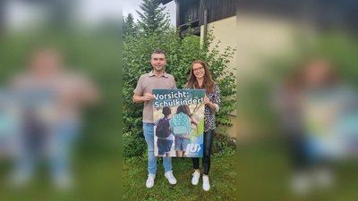 Schulwegplakataktion der Jungen Union Oberviechtach (Bild: Philipp Troppmann)