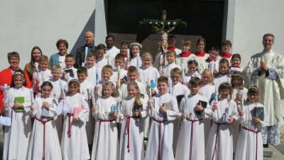 26 Mädchen und bUben traten am Weißen Sonntag in Sltenstadt an den Tisch des Herrn. (Bild: Johann Adam)