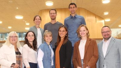 Obere Reihe von links: 1. Realschulkonrektorin Julia Emmerling, Christian Kleinlein, Lukas Siegler. Untere Reihe von links: 2. Realschulkonrektorin Sandra Hering, Christina Kahl, Maria Stich, Melanie Kabalo, Lara Freiberger, Realschuldirektor Holger König (Bild: Hermann Daubenmerkl)