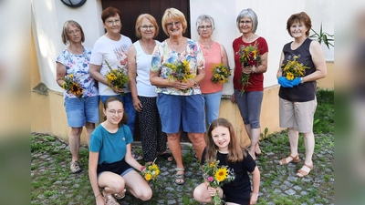 Unser Bild zeigt die Frauen des Kolpingkreises mit Unterstützung durch Team Familie und die junge Generation, die Enkelinnen. (Bild: Alfred Hammer)