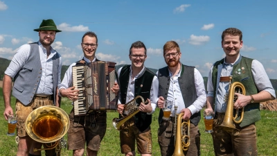 Die Rüscherl Muse aus Pleystein. Seit inzwischen 10 Jahren ein Garant für schwungvolle Tanzlmuse aus der Oberpfalz.  (Bild: Lisa Singer)
