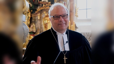 Dekan Thomas Guba aus Weiden hielt am Kirchweihsonntag in der früheren Simultankirche St. Johannes Baptista die Festpredigt. (Bild: Fred Lehner)